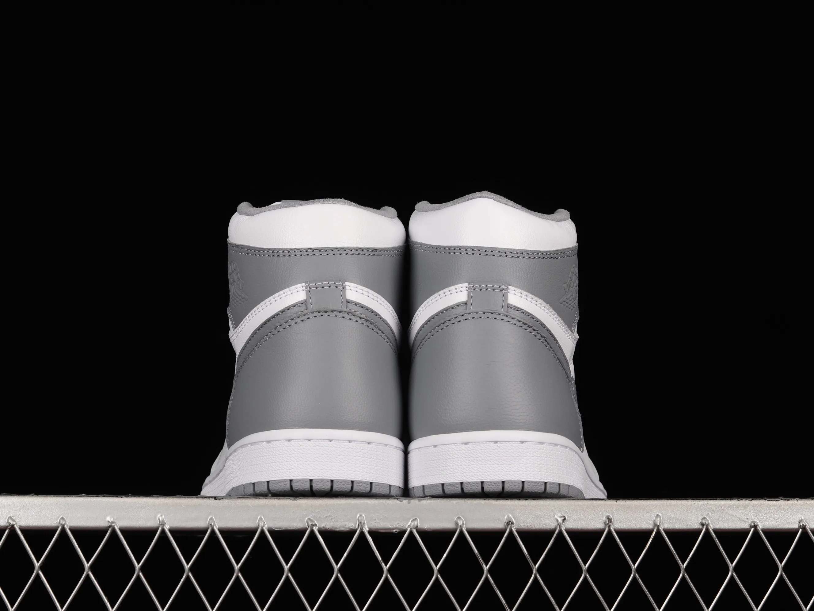 All categories Air Jordan Jordan series basketball shoes Air Jordan 1 High Pure original Air Jordan 1 High OG "Stealth" AJ1 Joe 1 white gray 555088-037
